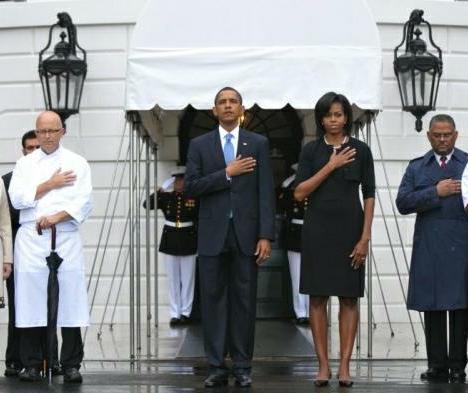Obamas Left Hand Or Right Hand Pledge-HEART
