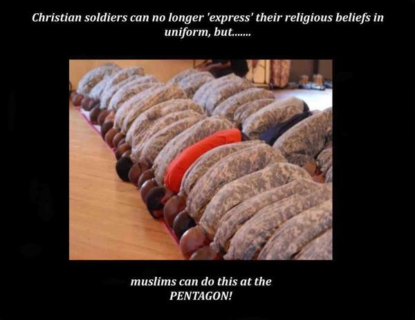 Muslims Praying At Pentagon