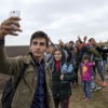 syrian-refugee-teen-takes-selfie